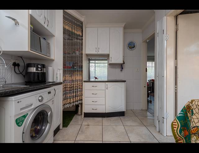 5 BEDROOM FREEHOLD SOLD IN ELANDSPARK